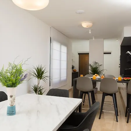 Four Brothers - Penthouse Apartamento Podstrana
